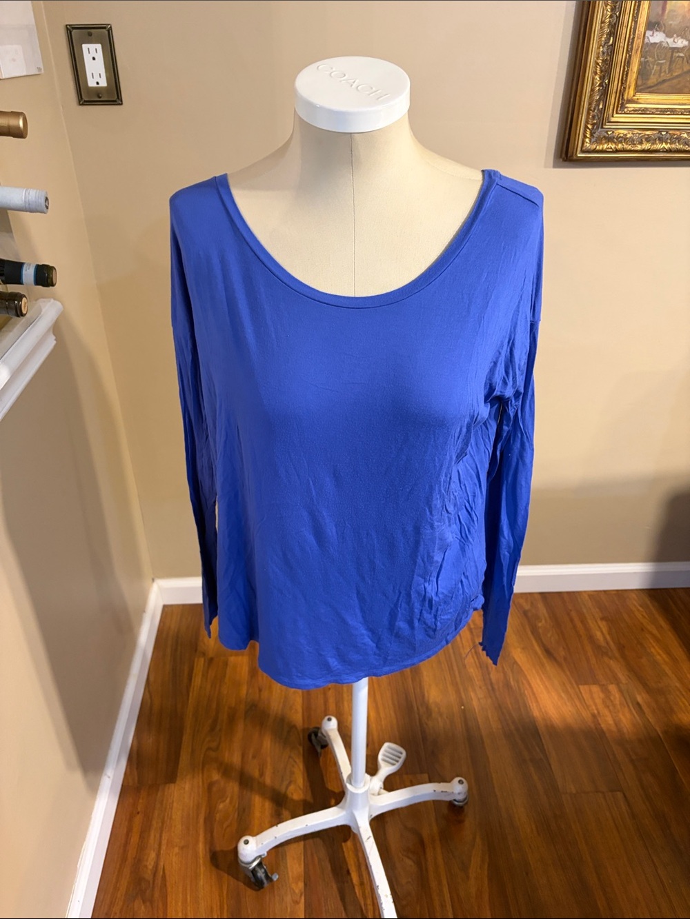 PINK Victoria's Secret Long Sleeve Scoop nech and v neck tops
